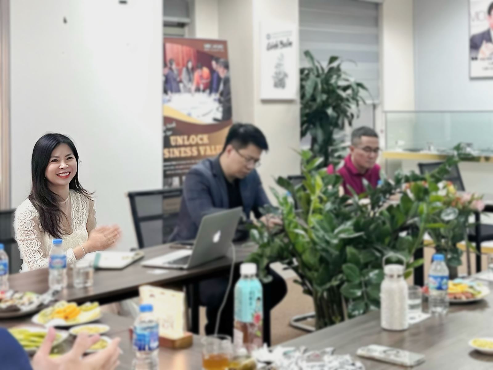 Bà Kiều Thị Thành phát biểu tại buổi gặp tiến sĩ Wong Jeh Shyan