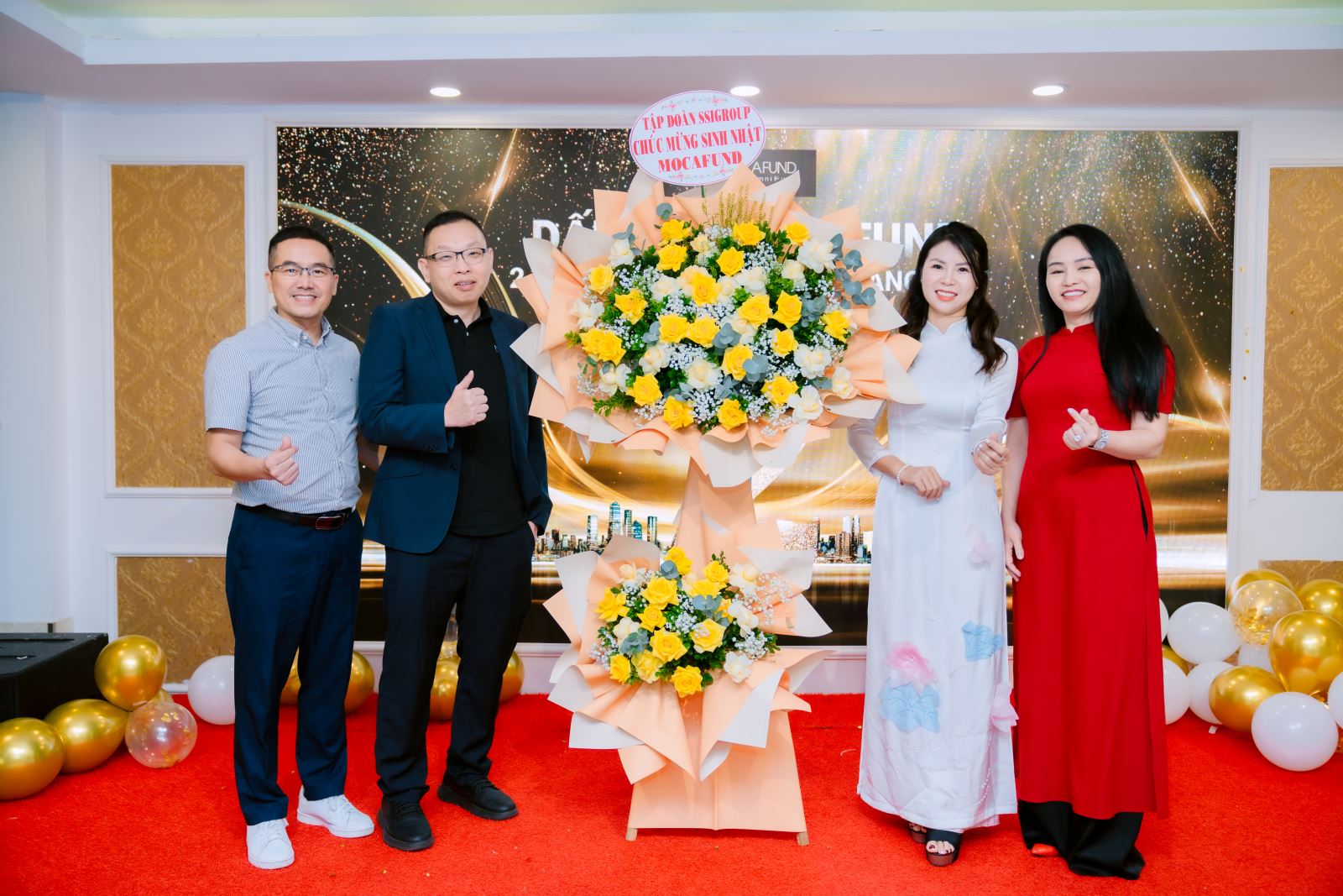 SSI GROUP gửi tặng hoa tới MOCAFUND 