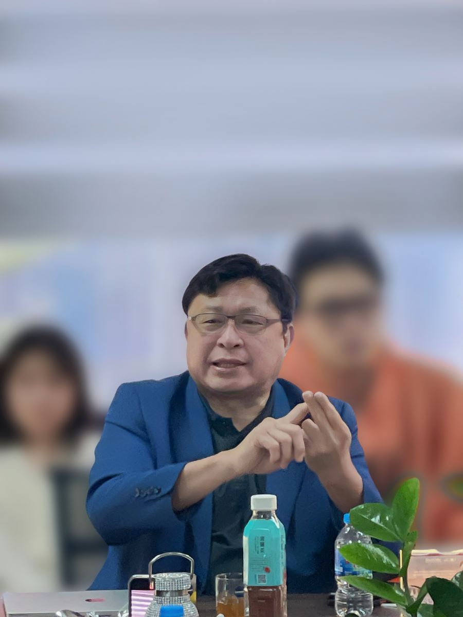 Tiến sĩ Wong Jeh Shyan phát biểu tại buổi gặp gỡ thân mật tại MOCAFUND
